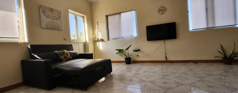 Communal lounge/ TV room, TV and multimedia, Living room, Lobby or reception, Seating area