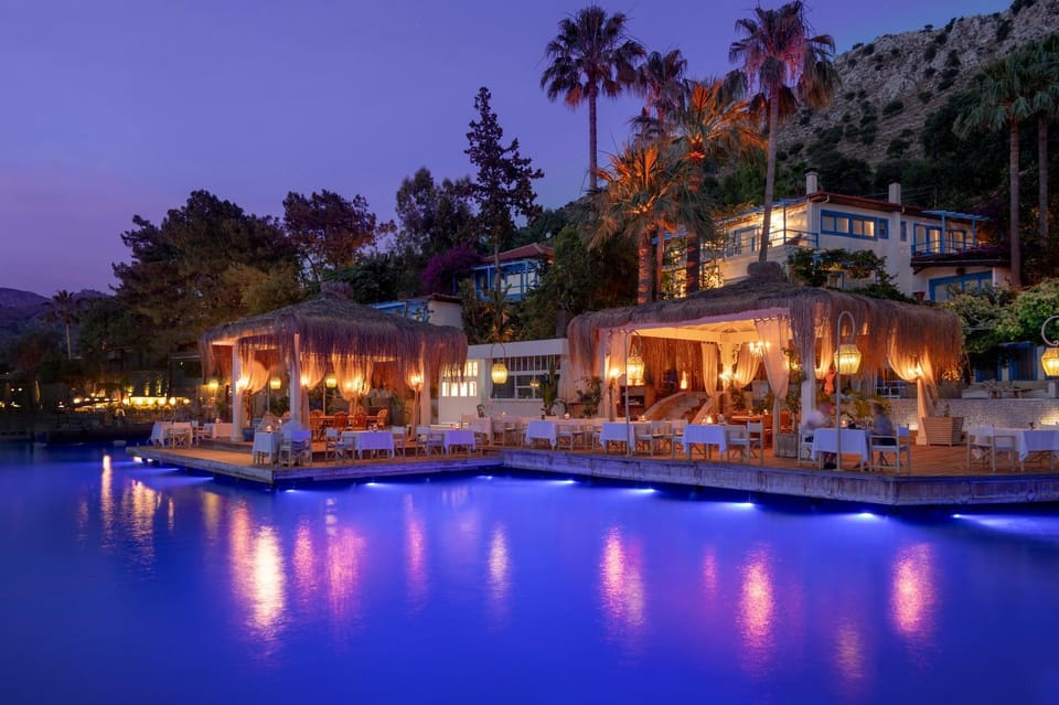 Restaurant/places to eat, Night, Natural landscape