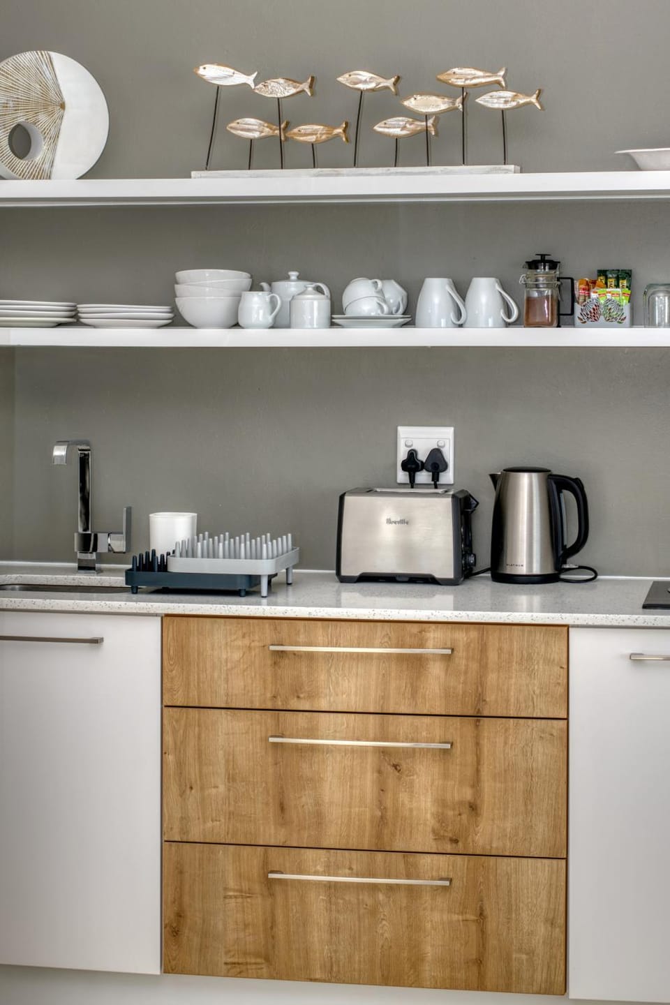 Coffee/tea facilities, Kitchen or kitchenette, stove, toaster