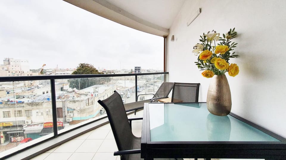 Balcony/Terrace, Dining area, City view, Street view