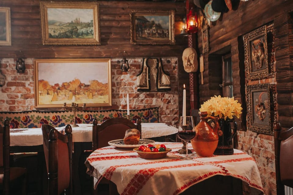 Restaurant/places to eat, Living room
