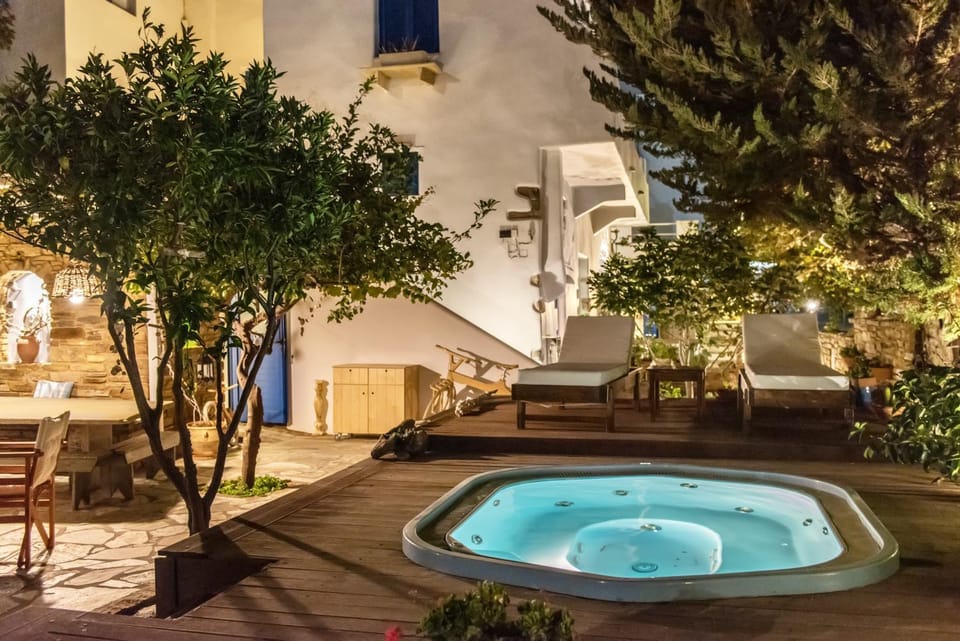 Garden, Hot Tub