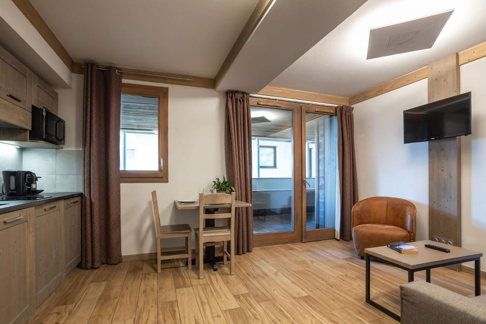 Residence Le Roc Noir by Alpapart Apartment hotel in Montvalezan