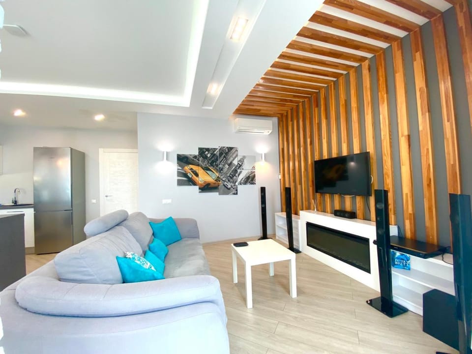 TV and multimedia, Living room, Seating area, Evening entertainment