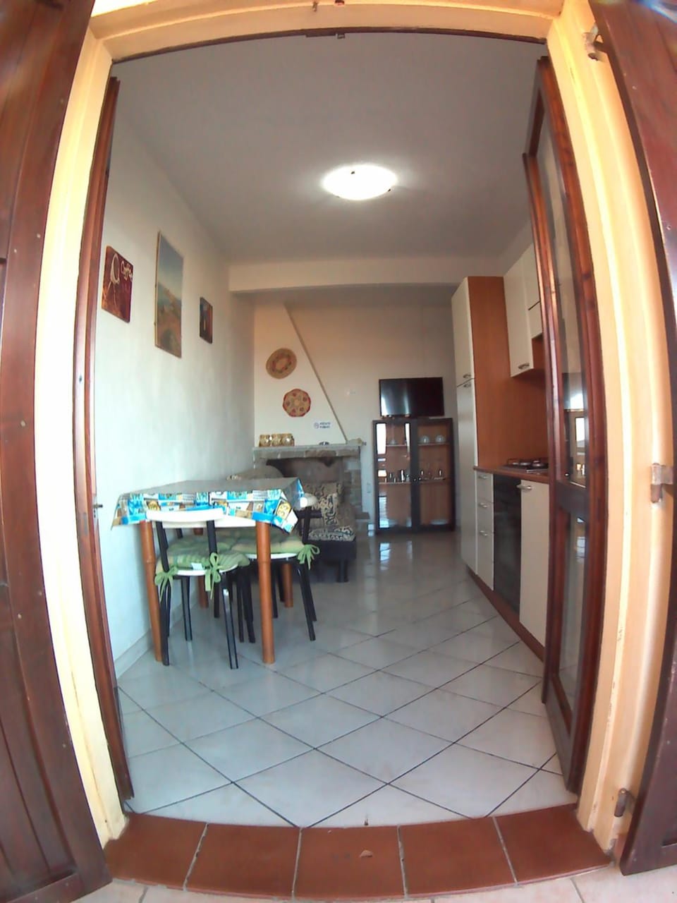 Facade/entrance, TV and multimedia, Kitchen or kitchenette, Photo of the whole room, fireplace, kitchen