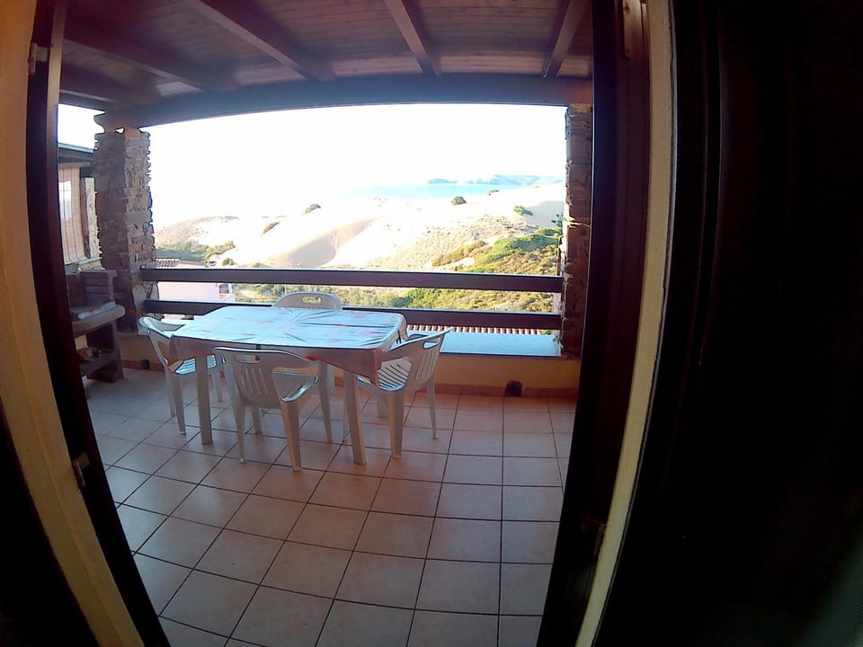 Facade/entrance, BBQ facilities, Balcony/Terrace, Dining area, Sea view, Quiet street view