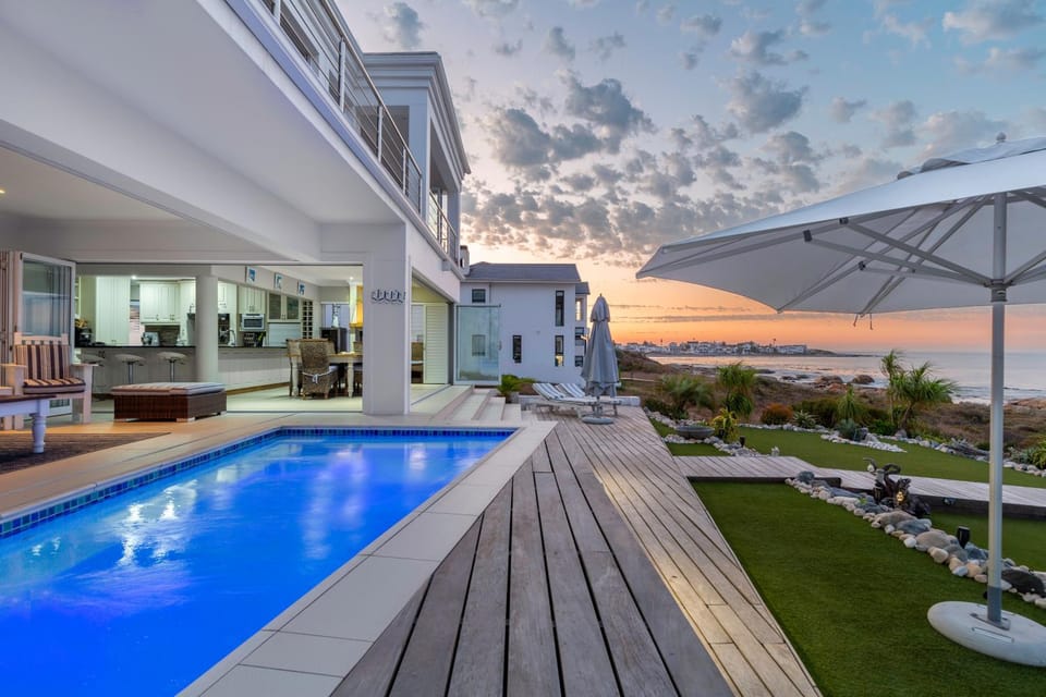 Patio, Pool view, Swimming pool
