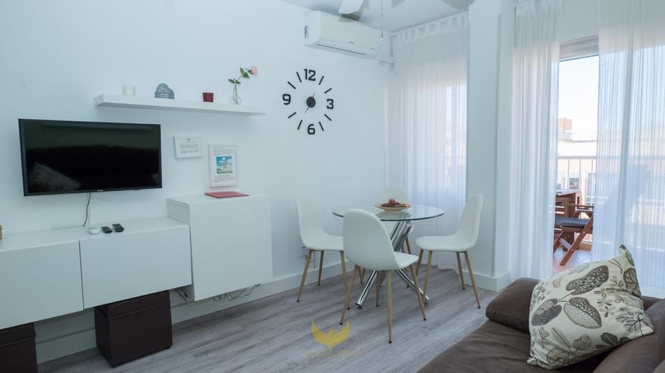Living room, Dining area, air conditioner