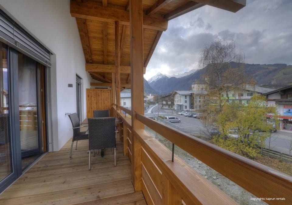 Property building, Balcony/Terrace, City view, Landmark view, Mountain view, River view