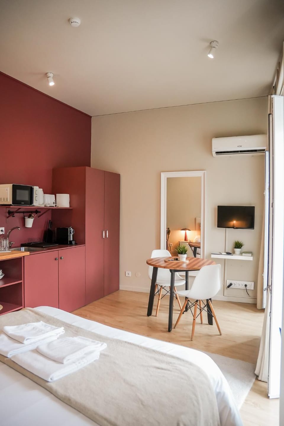 Kitchen or kitchenette, Dining area, Bedroom