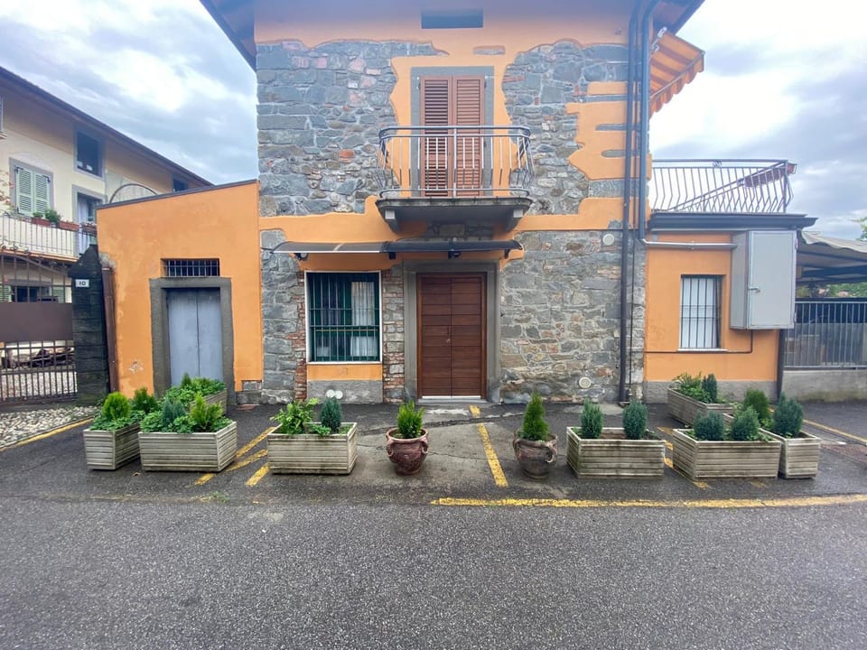 Property building, Day, Neighbourhood, Street view