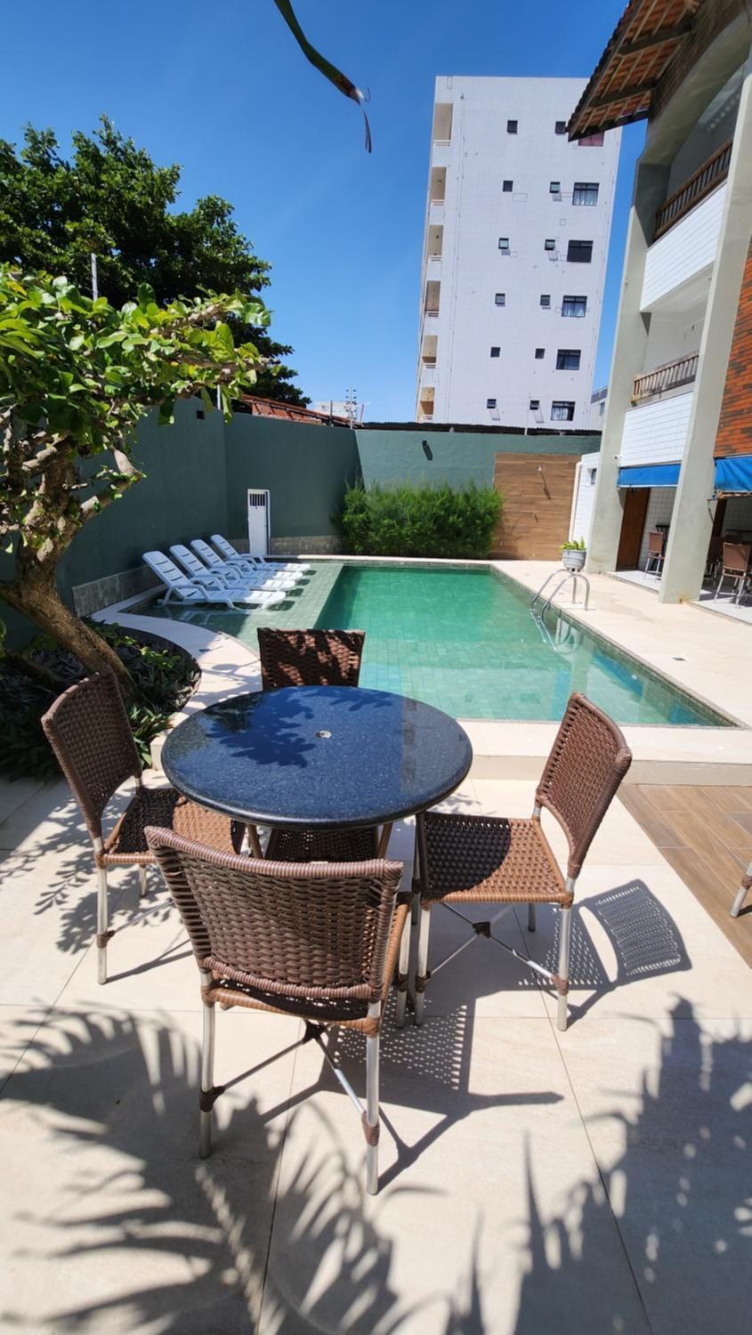 Day, Swimming pool