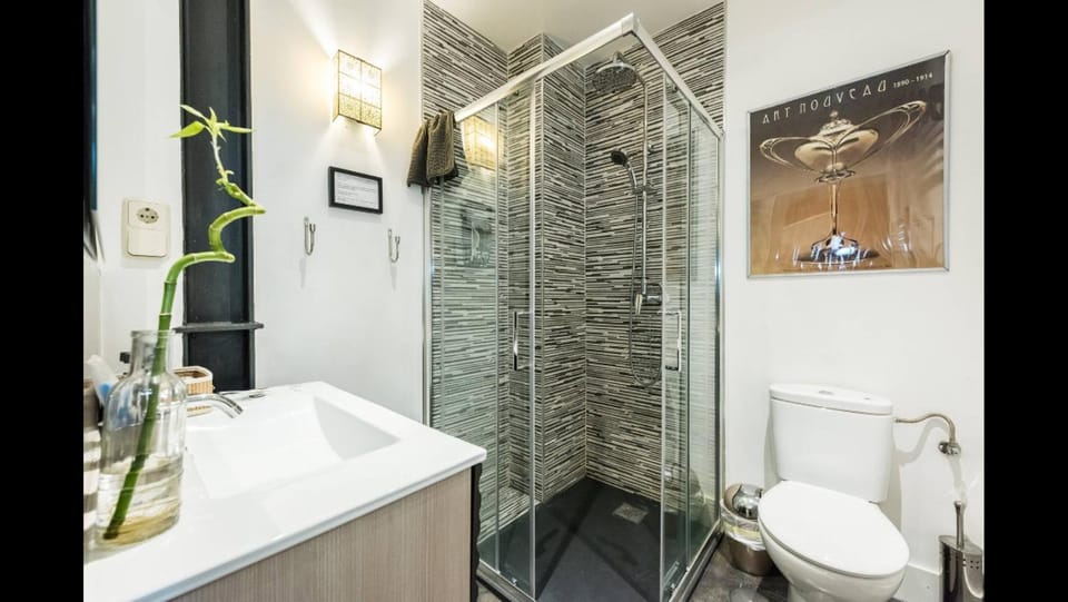 Bathroom, Photo of the whole room, Decorative detail