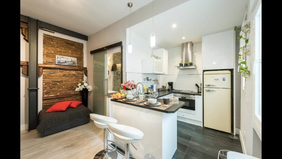 Kitchen or kitchenette, Photo of the whole room, Decorative detail