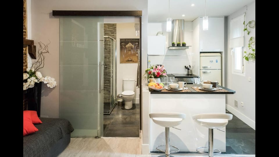 Bathroom, Kitchen or kitchenette, Photo of the whole room, Decorative detail