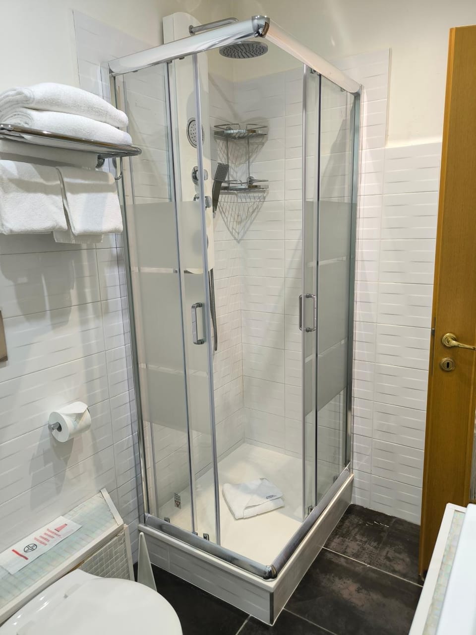 Shower, Bathroom, towels