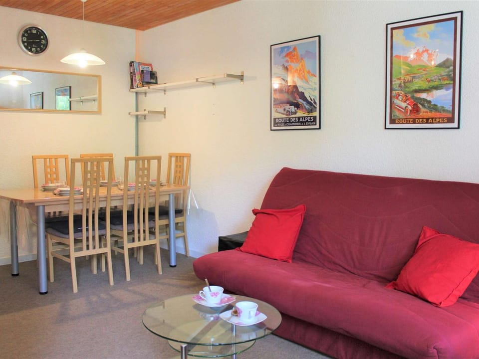 Studio Montagne Vars 4 Pers, 30m des Pistes, Proche Commerces, Tout Confort - FR-1-330B-65 Apartment in Piedmont