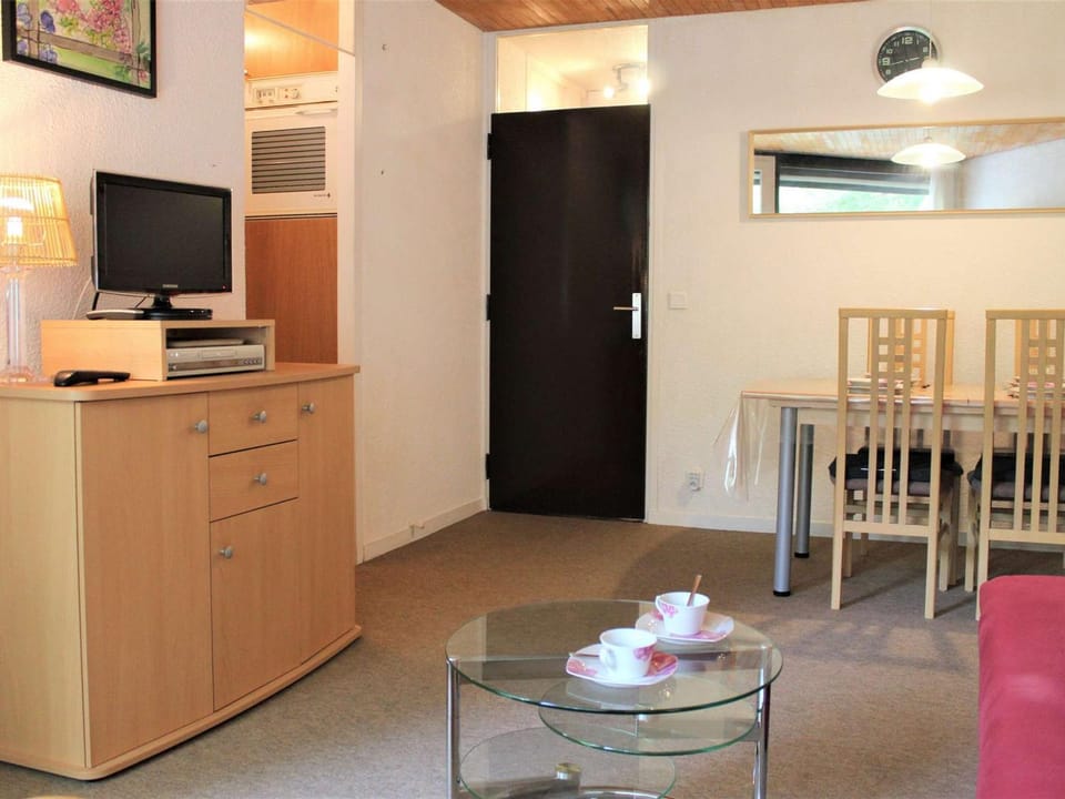 Studio Montagne Vars 4 Pers, 30m des Pistes, Proche Commerces, Tout Confort - FR-1-330B-65 Apartment in Piedmont