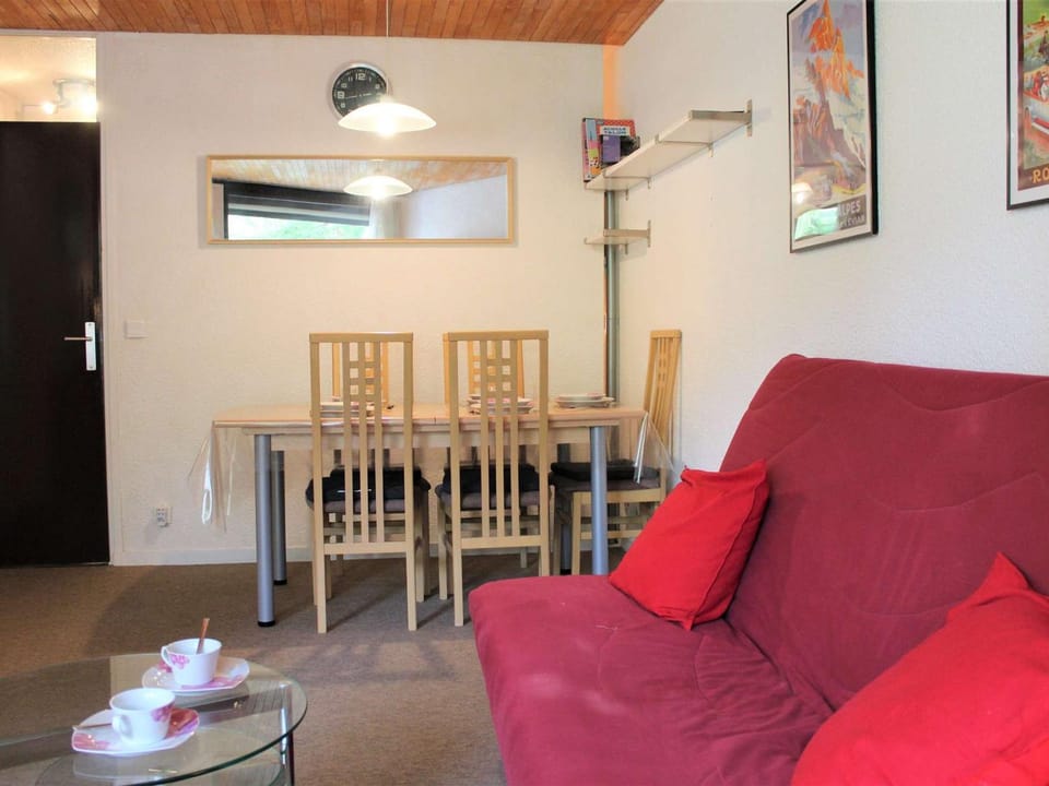 Studio Montagne Vars 4 Pers, 30m des Pistes, Proche Commerces, Tout Confort - FR-1-330B-65 Apartment in Piedmont