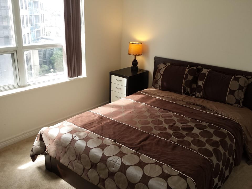 2 Bedroom 1 Bathroom Prime Location in Mississauga Apartment in Mississauga