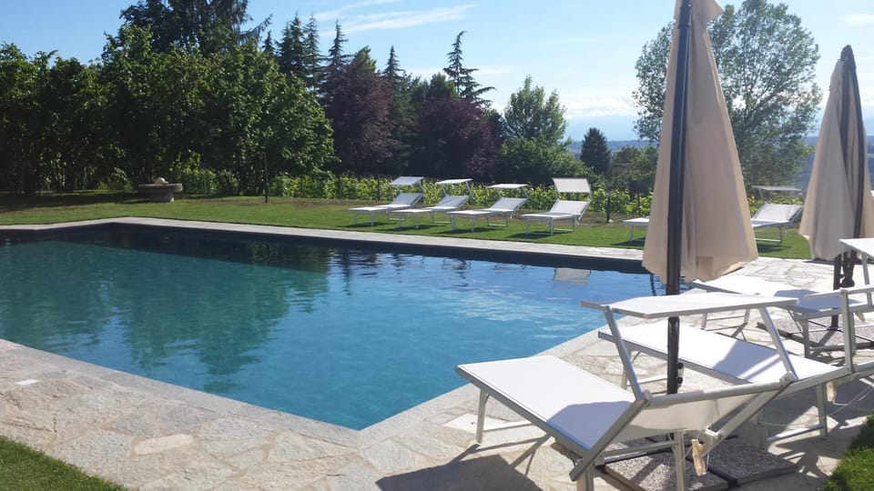 Pool view, Swimming pool, sunbed