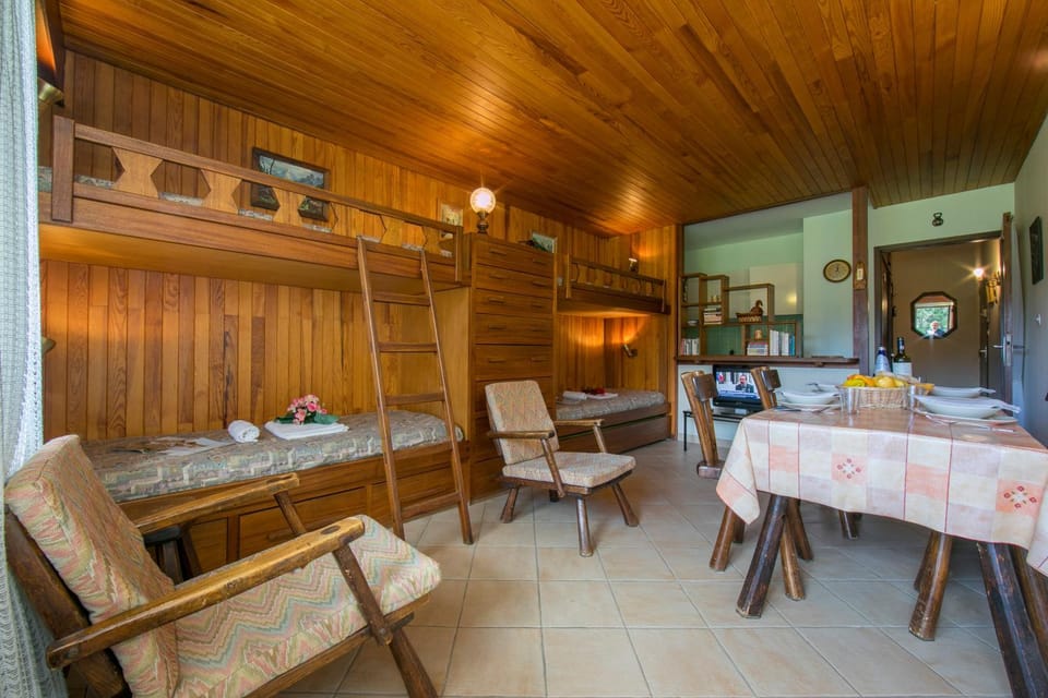 Dining area, bunk bed