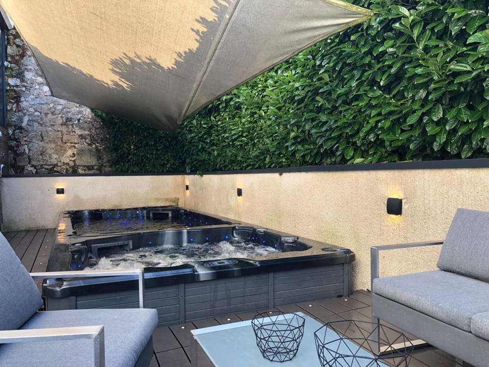 Swimming pool, Swimming pool