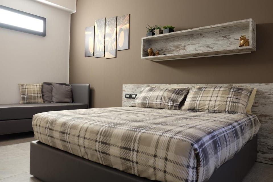 Bed, Photo of the whole room, Decorative detail, Bedroom