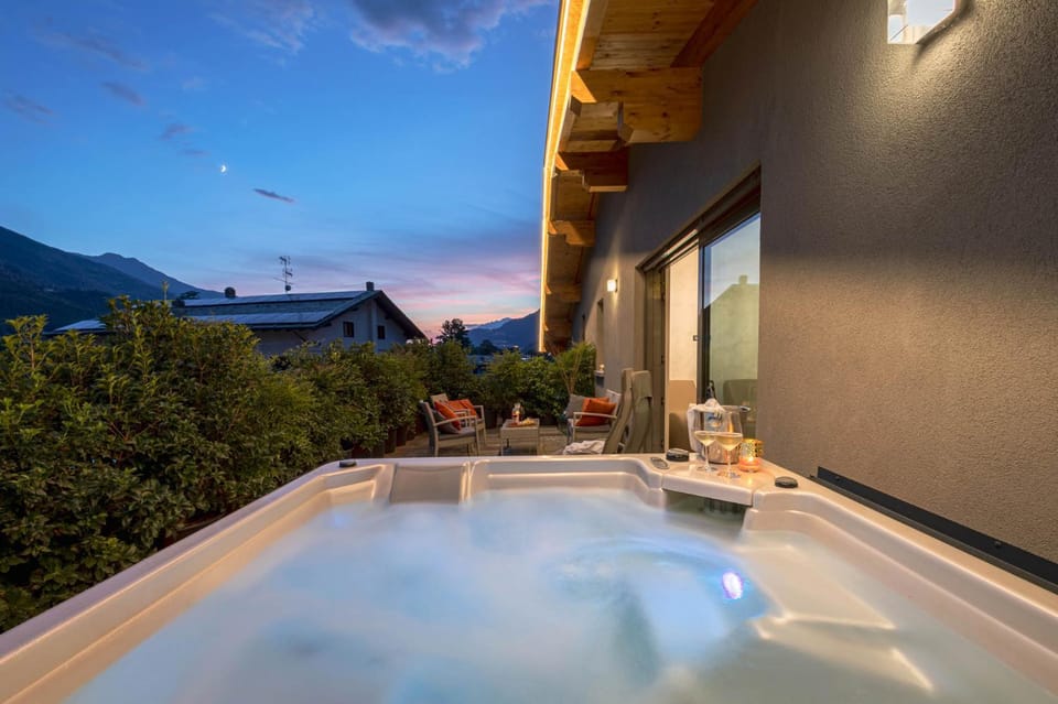 Hot Tub, Massage, Sauna, Solarium, Steam room, Spa and wellness centre/facilities, Spa and wellness centre/facilities, Swimming pool, Open Air Bath