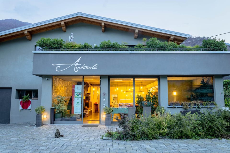 Property building, Facade/entrance, Property logo or sign