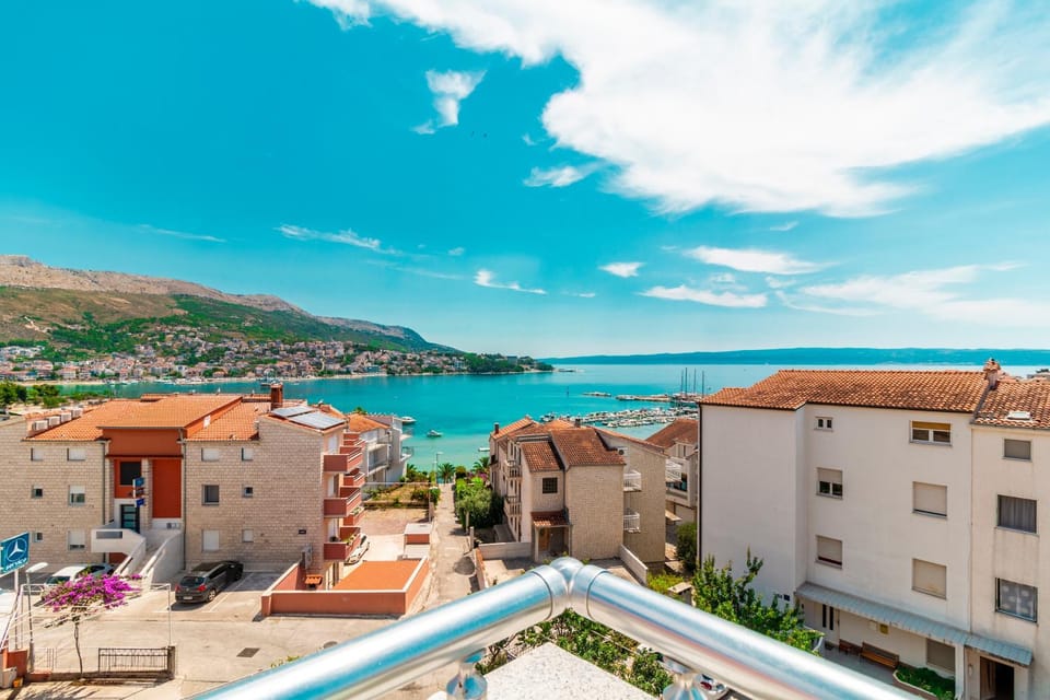 Neighbourhood, Balcony/Terrace, Sea view, Street view