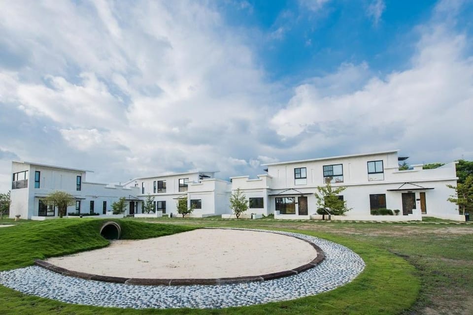 Shangri Longluan Lake One B&B Vacation rental in Hengchun Township