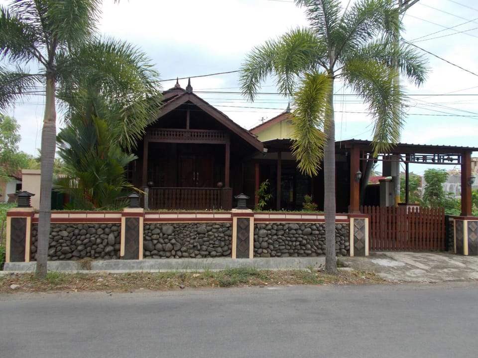 Jati Classic Homestay House in East Java