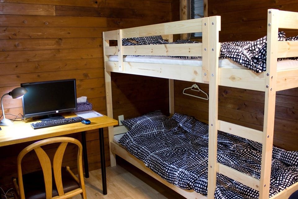 Bed, Photo of the whole room, bunk bed
