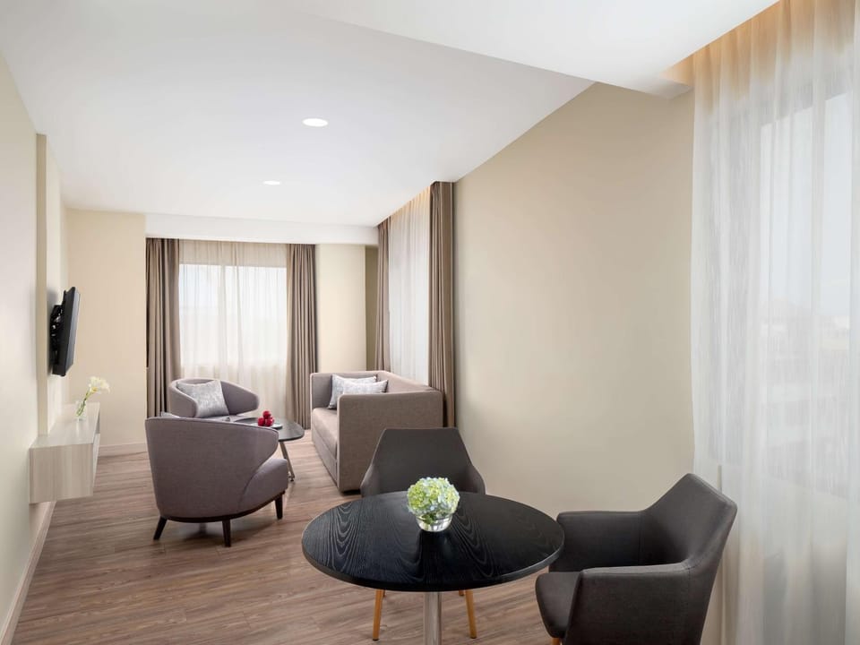 Business facilities, Seating area, Family