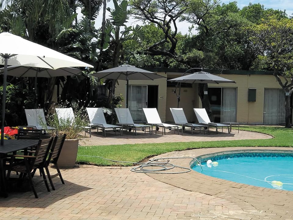 Property building, Patio, Garden, Pool view, Swimming pool, sunbed
