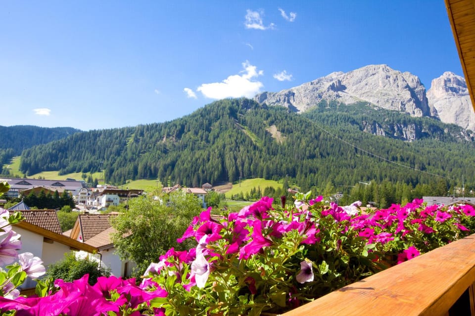 Villa Martha ex Garnì Oskar Apartment in Corvara