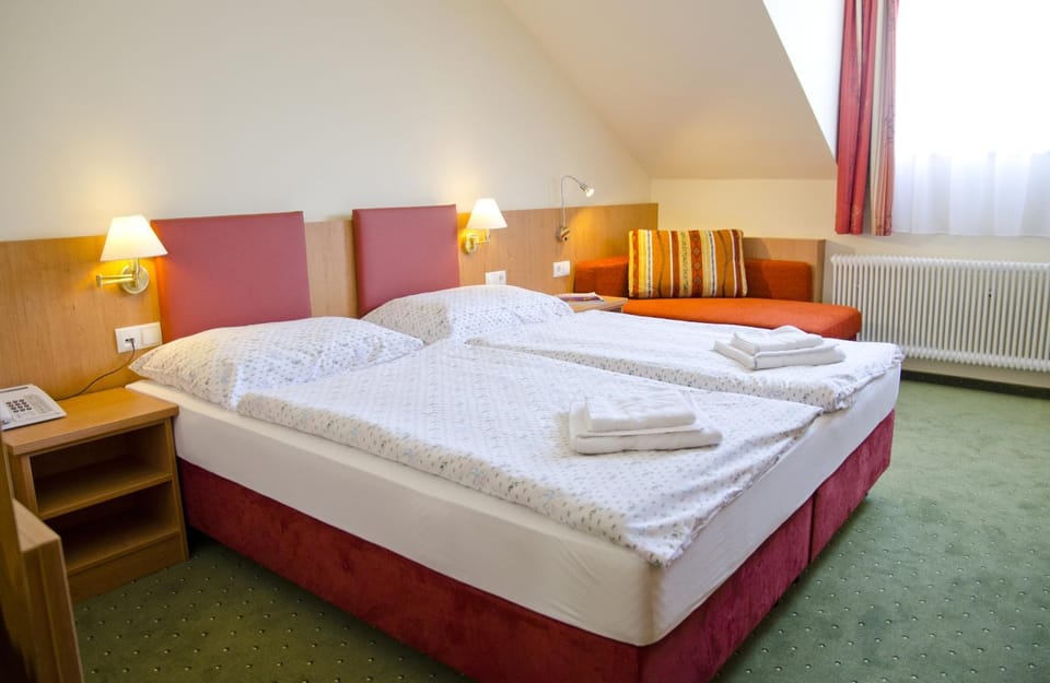 Photo of the whole room, Decorative detail, Bedroom