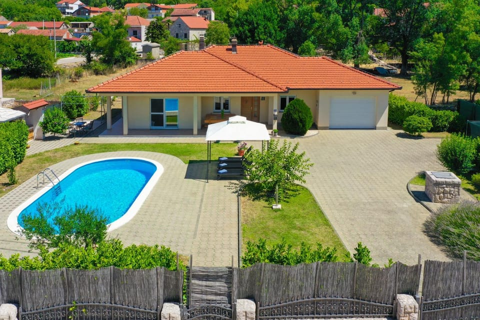 Property building, Pool view