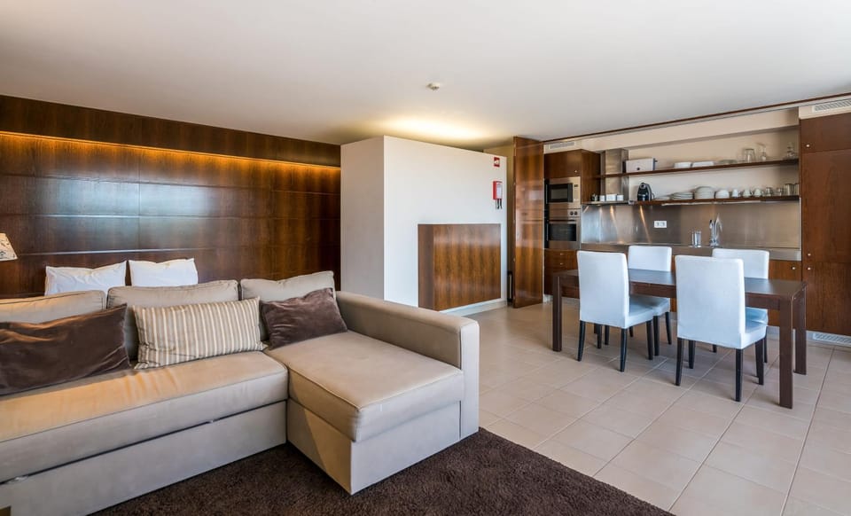 Kitchen or kitchenette, Living room