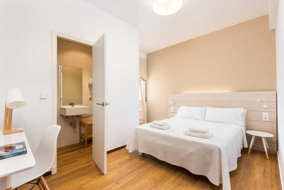 Bed, Photo of the whole room