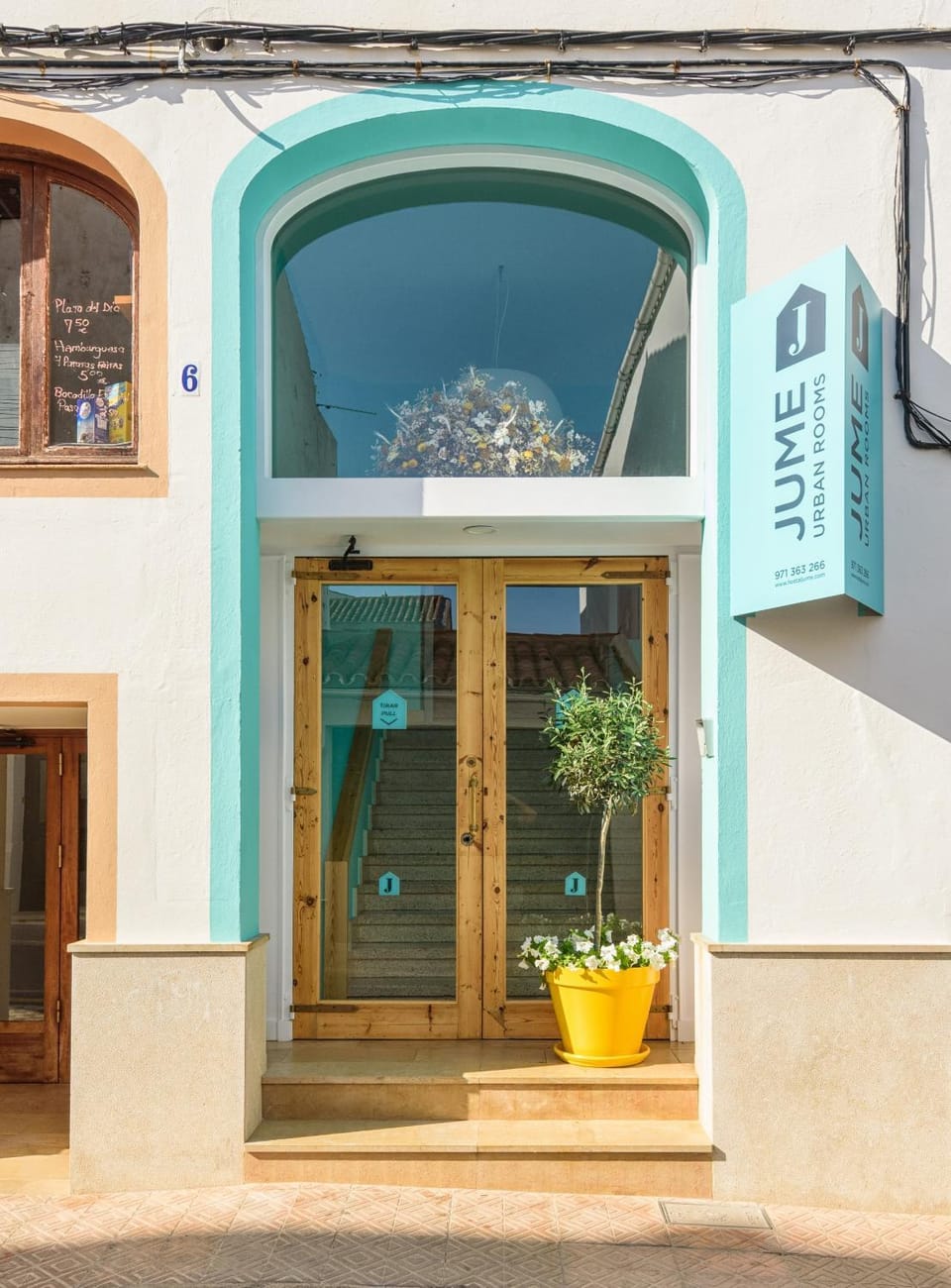 Facade/entrance