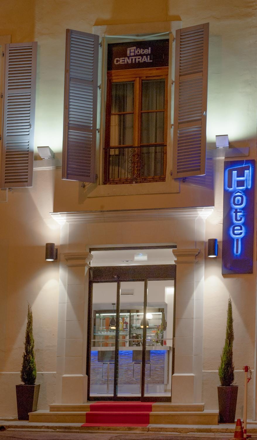 Facade/entrance