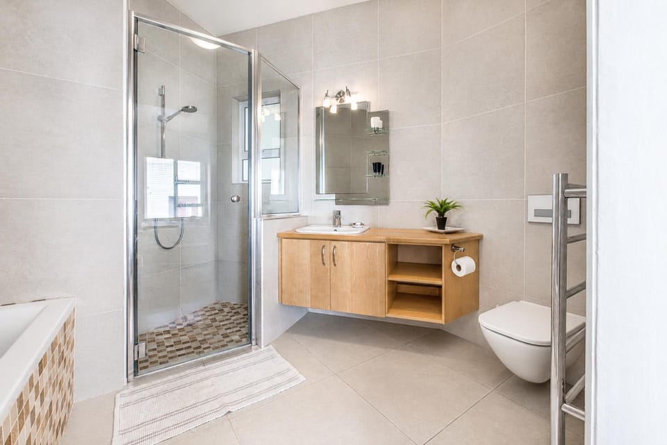 Shower, Toilet, Bathroom, towels