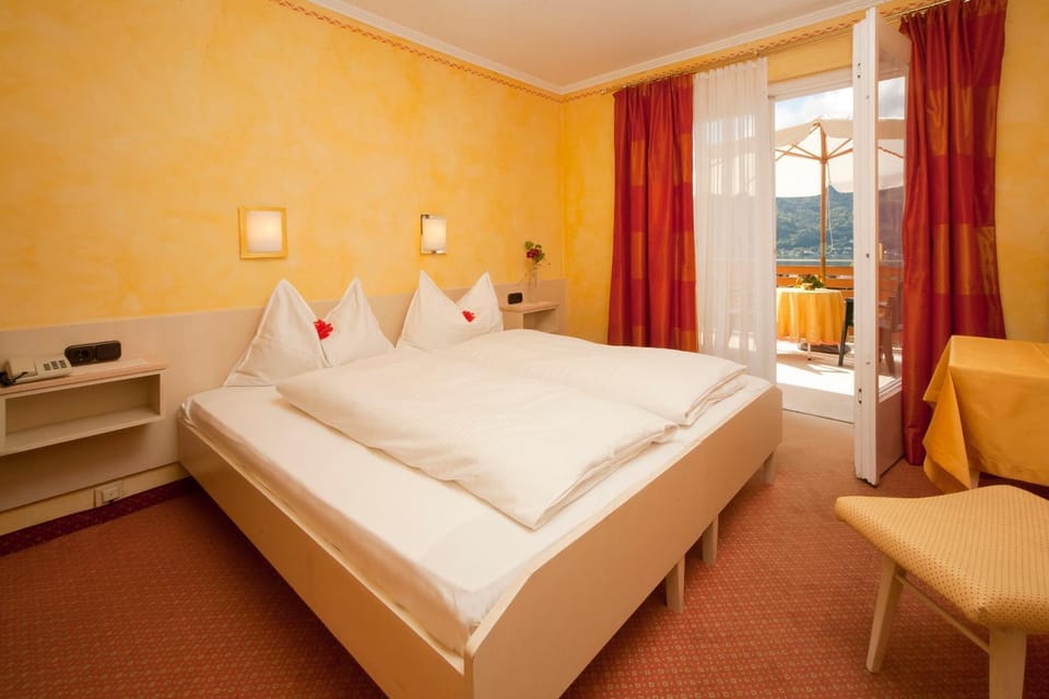 Photo of the whole room, Bedroom, Landmark view