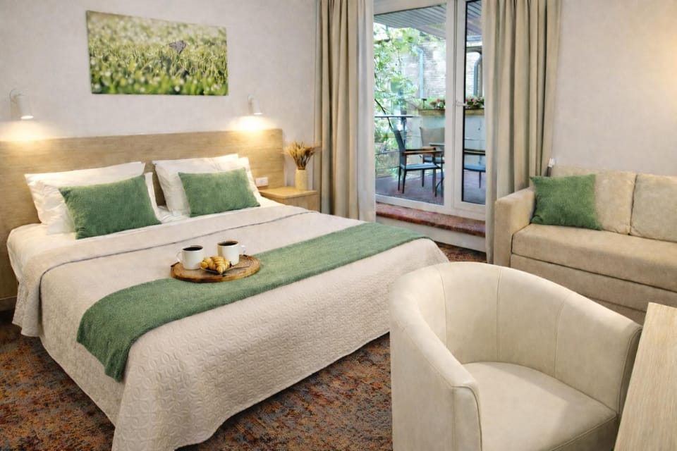 Shower, Toilet, Bed, Sauna, TV and multimedia, Coffee/tea facilities, Balcony/Terrace, Kitchen or kitchenette, Lobby or reception, Photo of the whole room, Decorative detail, Seating area, Bedroom, Supermarket/grocery shop, Quiet street view, Inner courtyard view, Parking, flat iron, furniture, hair dryier, heating, heating, internet, internet, microwave, pet friendly, pet friendly, room service, stove, towels, wardrobe, washing machine, air conditioner