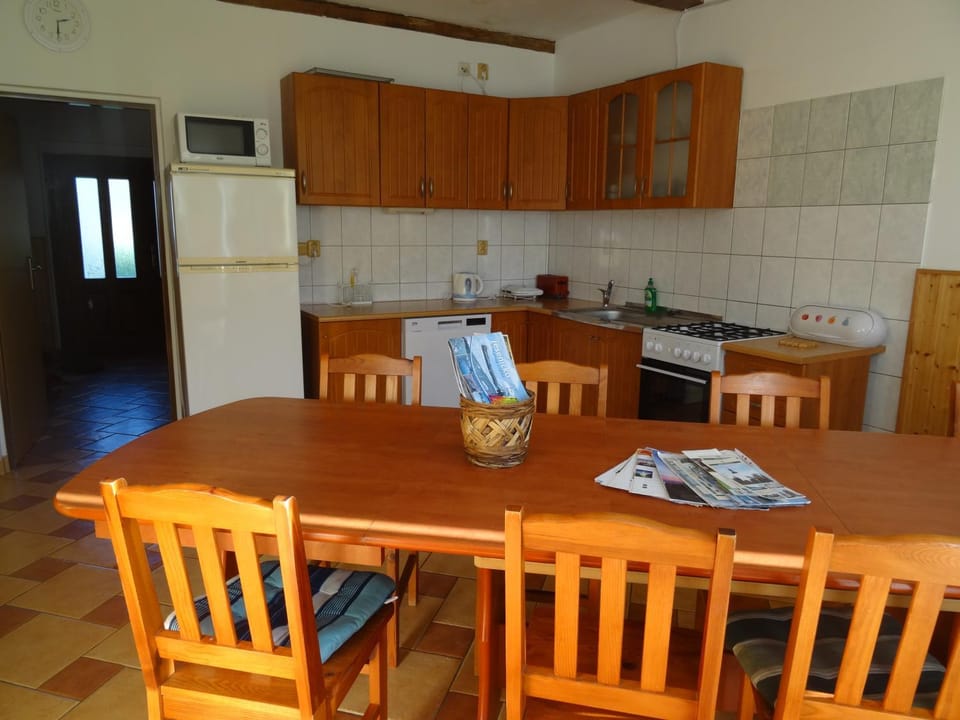 Communal lounge/ TV room, Kitchen or kitchenette, Communal kitchen