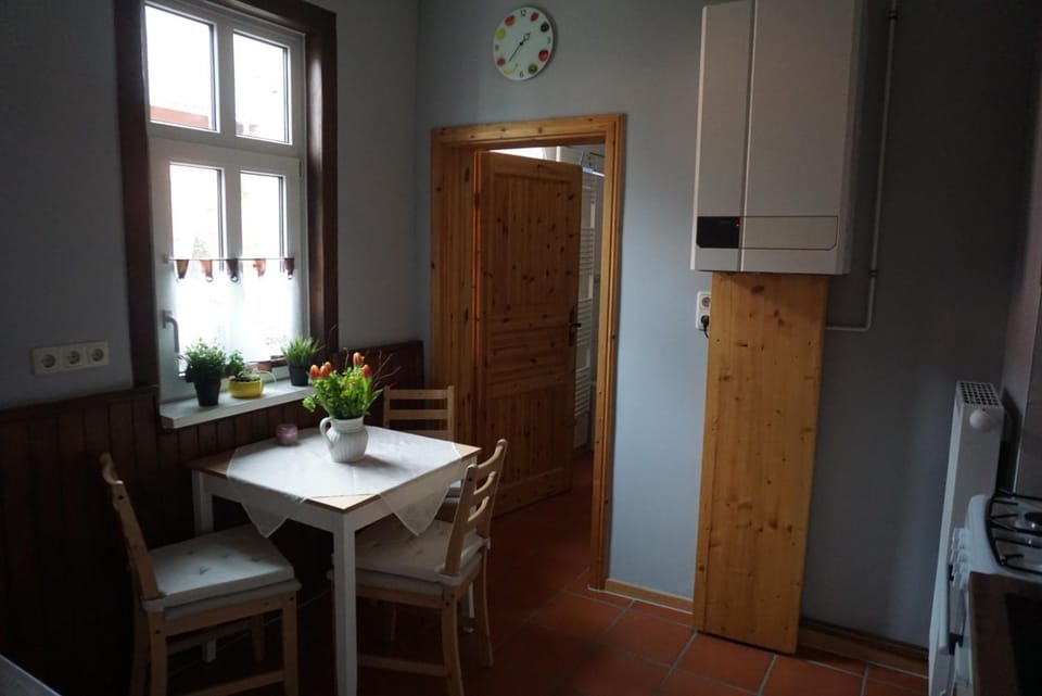 Seating area, kitchen