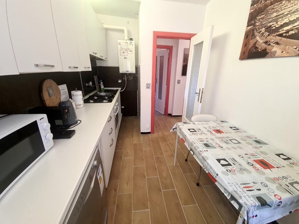 Kitchen or kitchenette, Dining area, minibar, pet friendly, stove