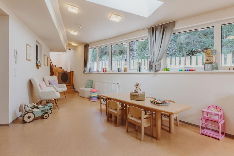 Kids's club, babysiter